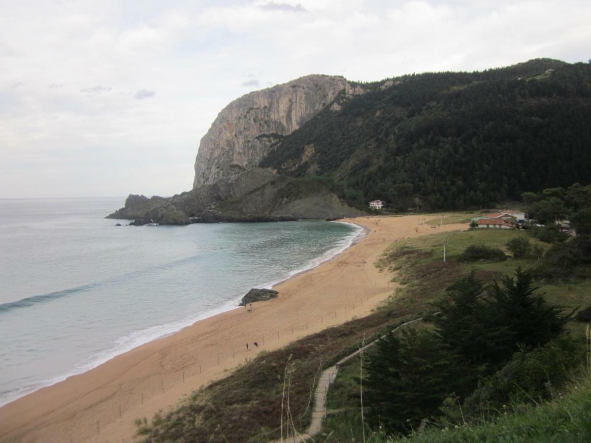 Ea Playa Montana45'Guggemhein A 200M Andando Playa Y Del Centro Pueblo Lägenhet Ea Exteriör bild